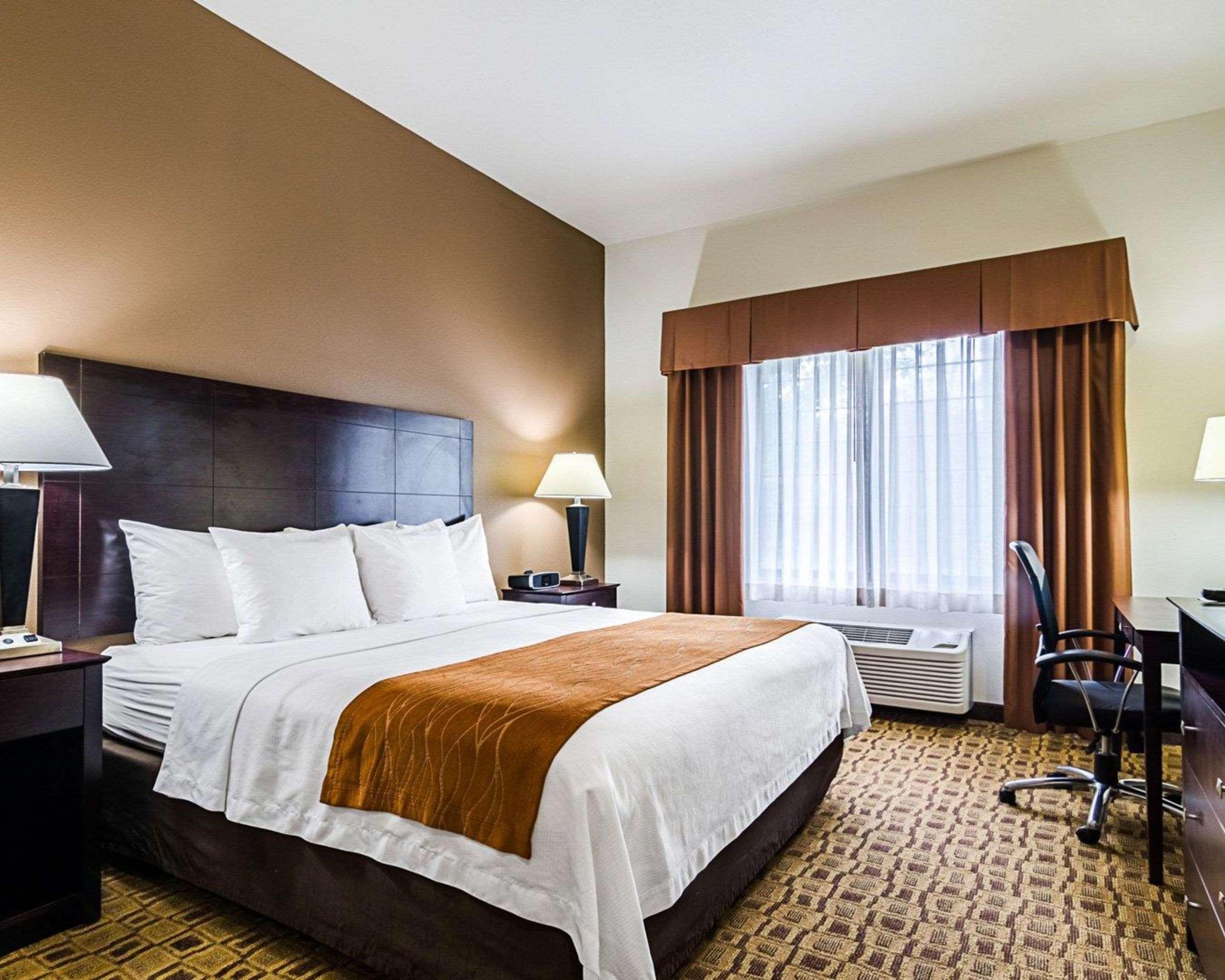 Comfort Inn & Suites Lawrence - University Area Dış mekan fotoğraf