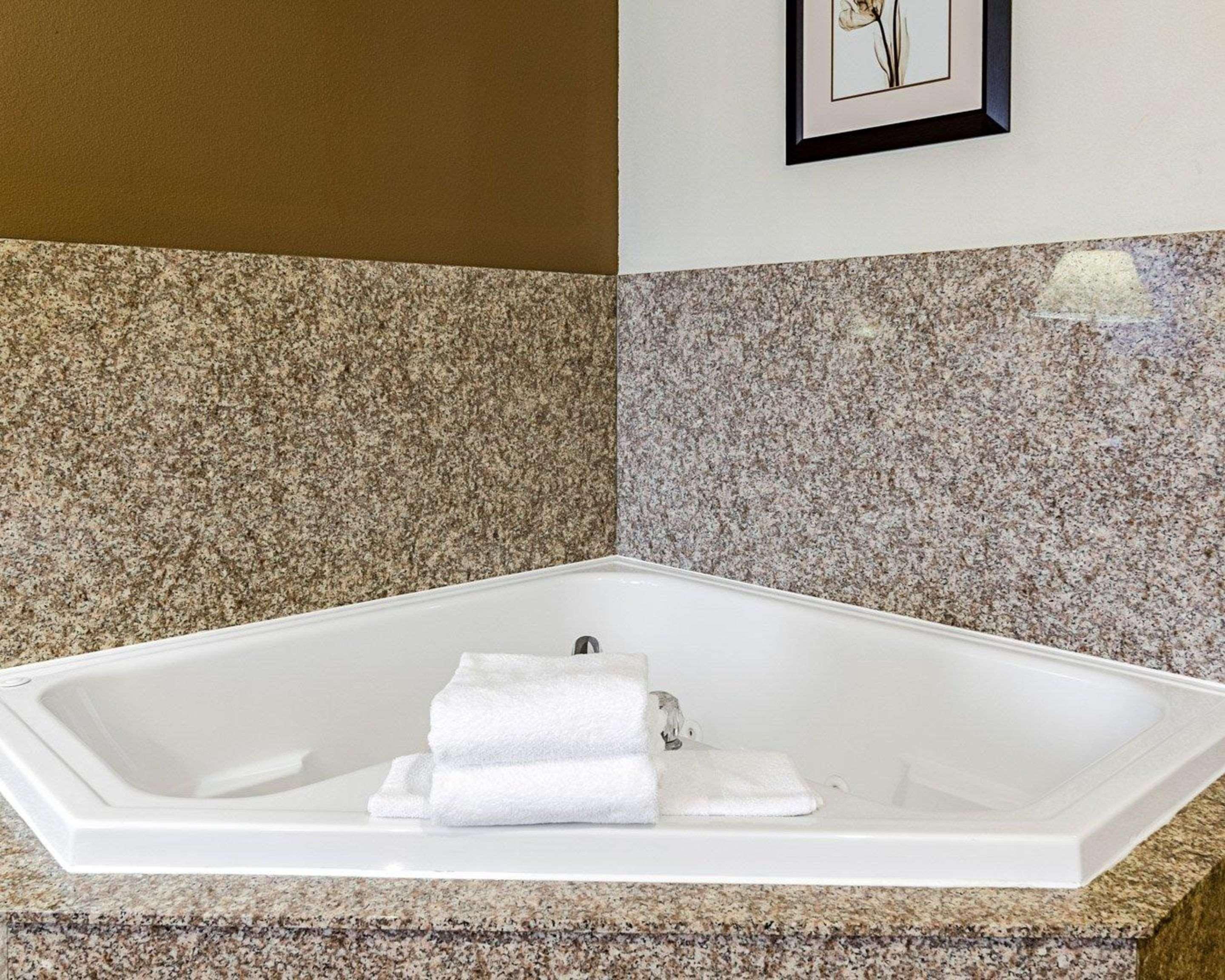 Comfort Inn & Suites Lawrence - University Area Dış mekan fotoğraf