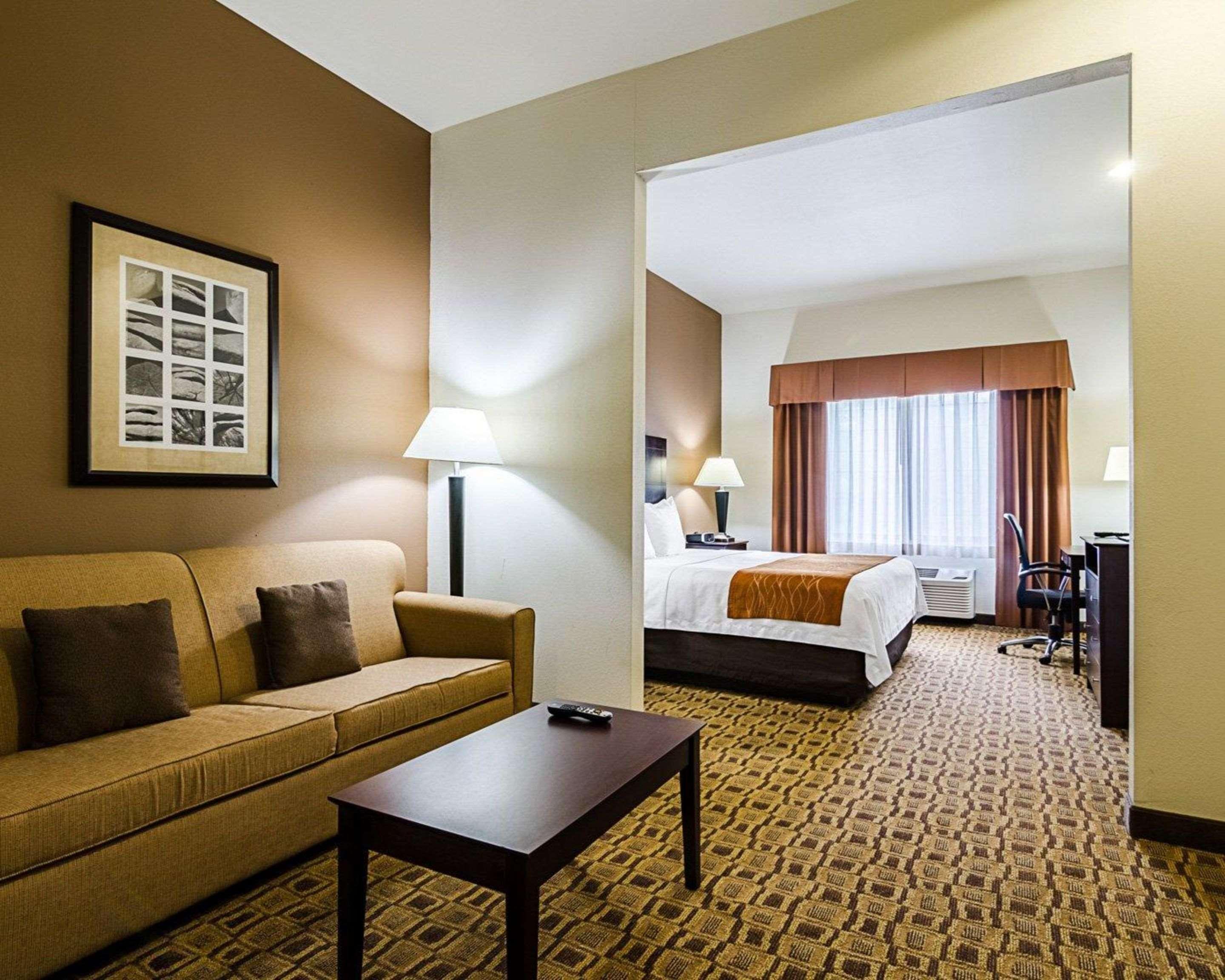 Comfort Inn & Suites Lawrence - University Area Dış mekan fotoğraf
