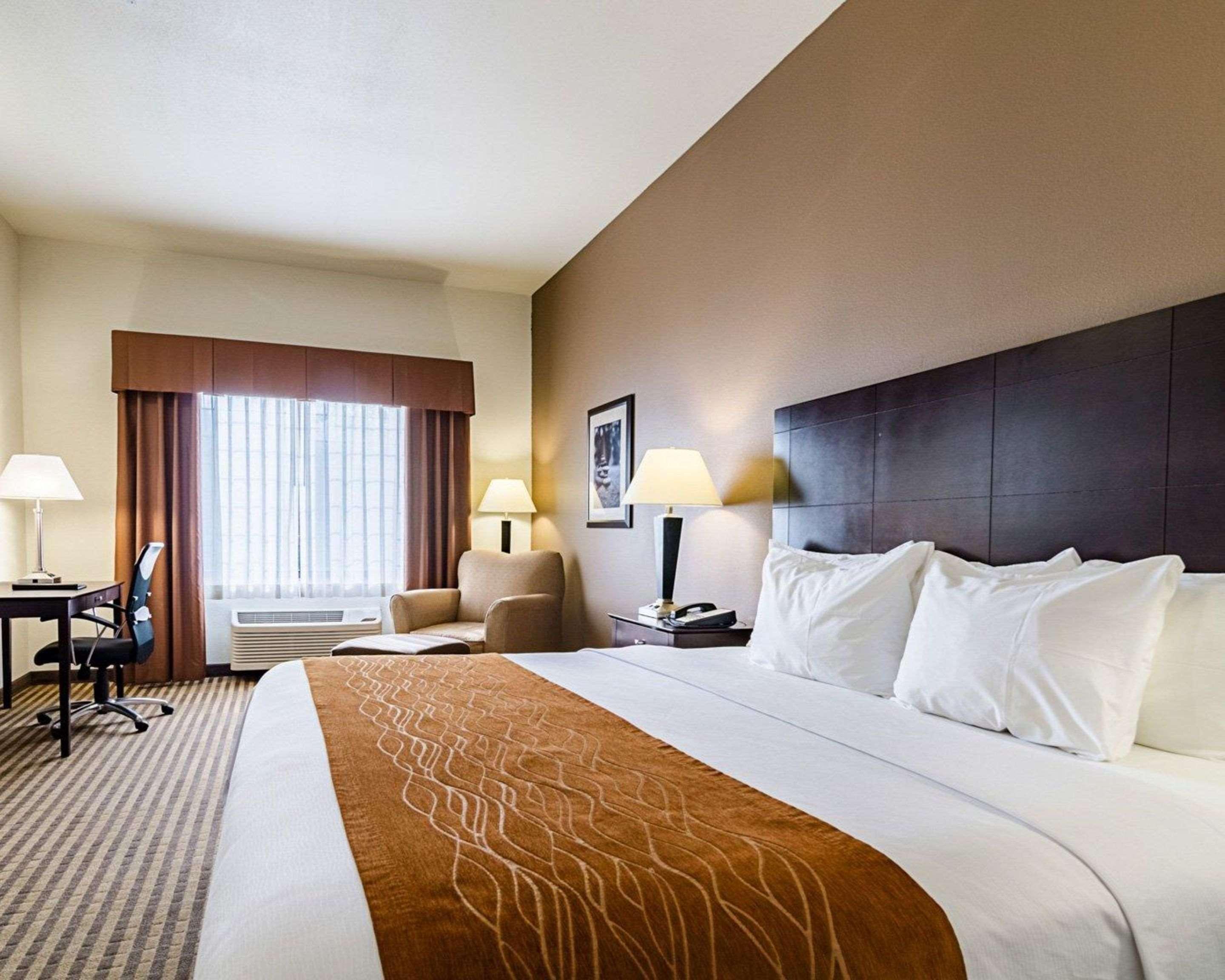 Comfort Inn & Suites Lawrence - University Area Dış mekan fotoğraf