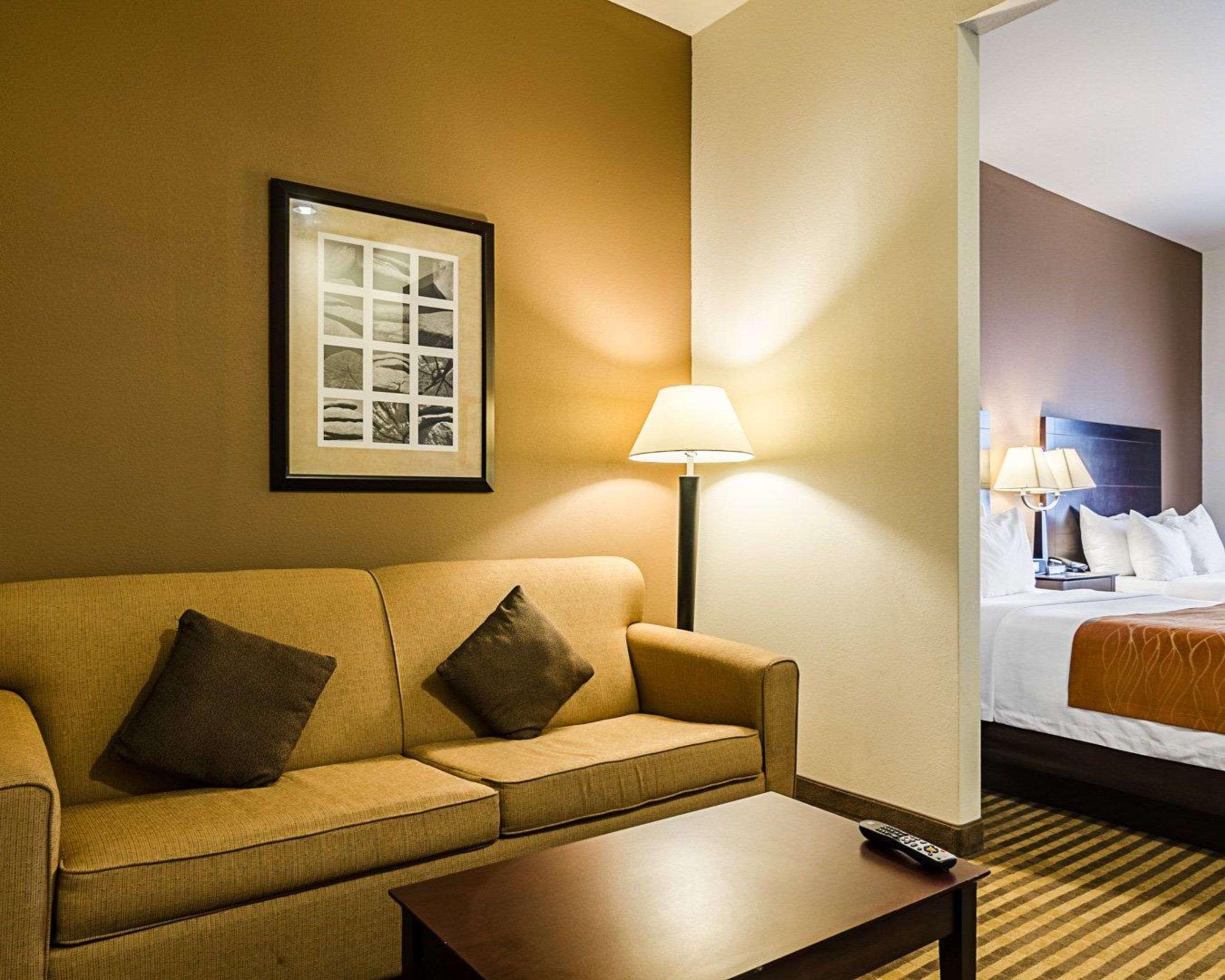 Comfort Inn & Suites Lawrence - University Area Dış mekan fotoğraf