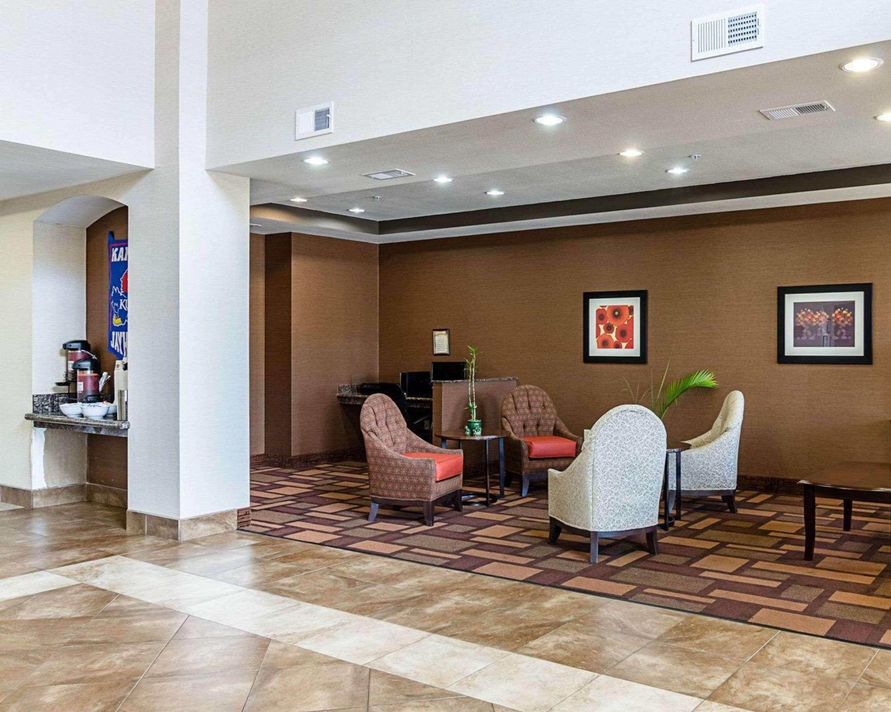 Comfort Inn & Suites Lawrence - University Area Dış mekan fotoğraf