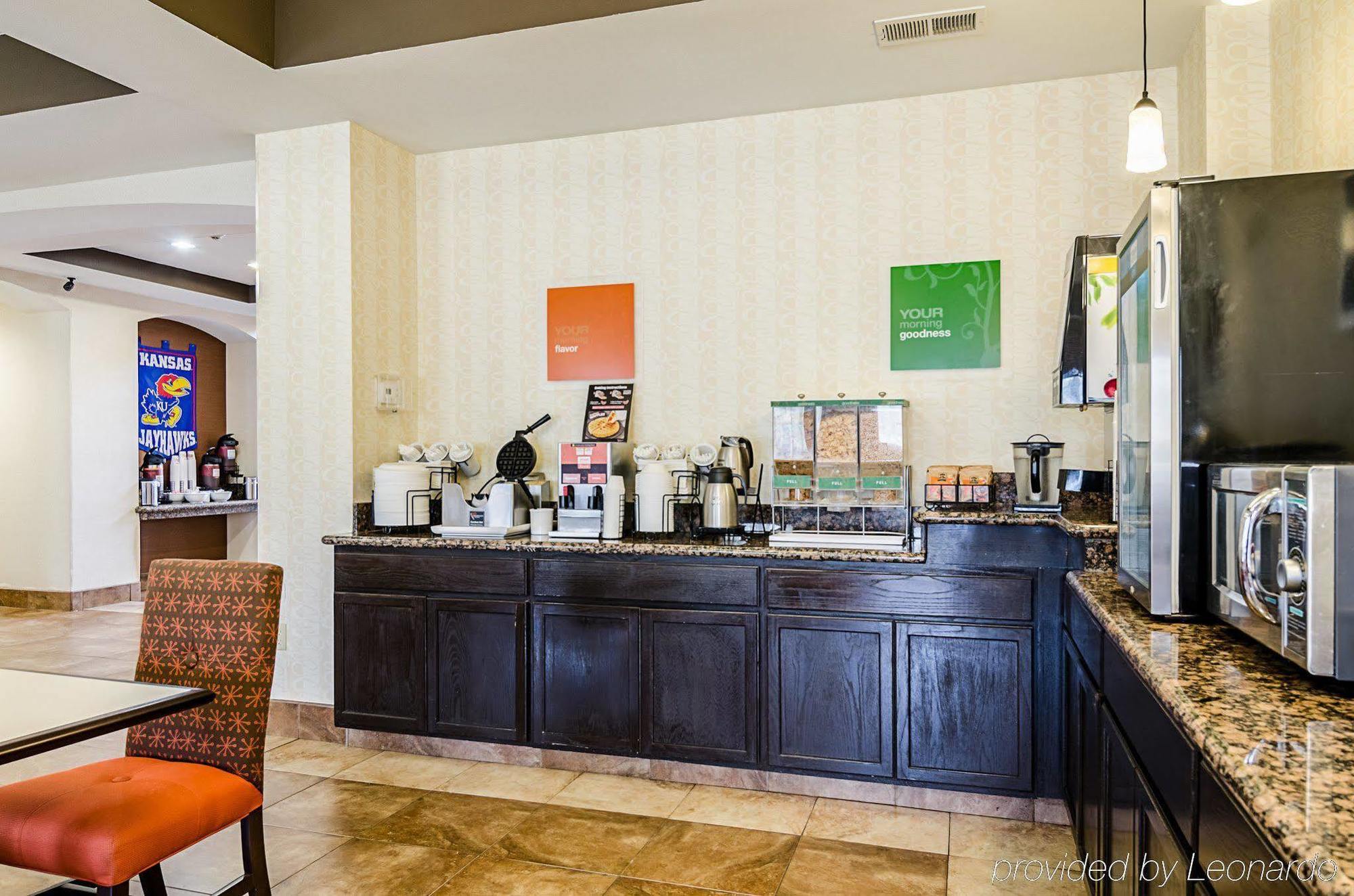 Comfort Inn & Suites Lawrence - University Area Dış mekan fotoğraf
